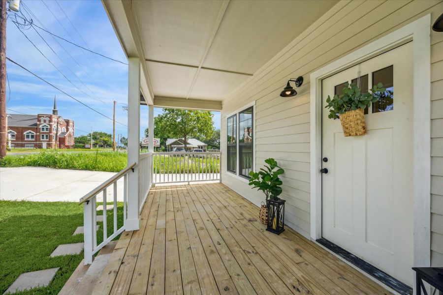 Exterior details and patio area of a home in , Bellville (Image 34).
