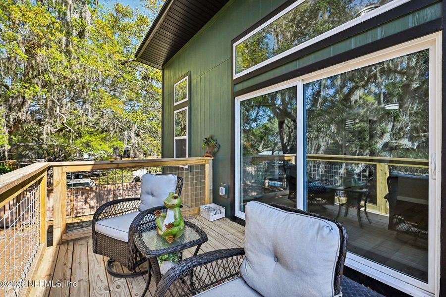 Exterior details and patio area of a home in , Middleburg (Image 20).