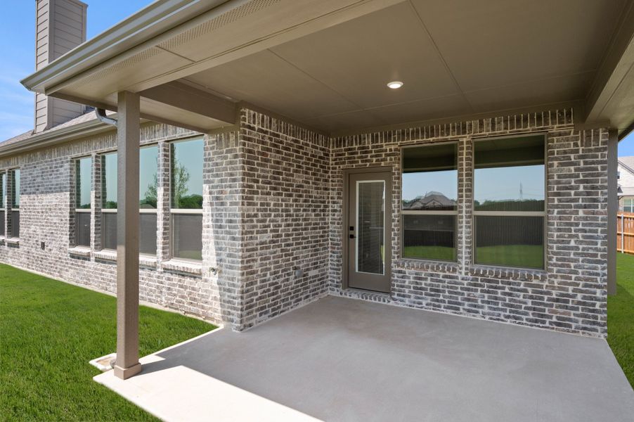 Exterior details and patio area of a home in Waterford Park, Weatherford (Image 3).