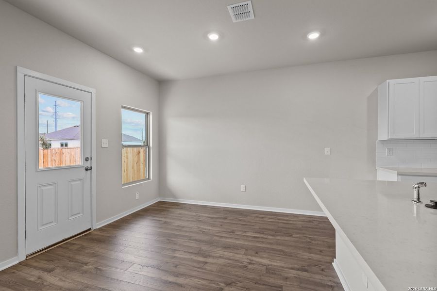 Spacious, unfurnished interior of a new home in Summerlin, San Antonio (Image 15).