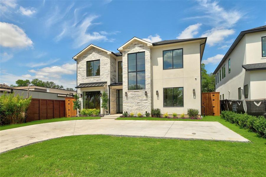 Front exterior of a new home in , Dallas, TX, highlighting curb appeal (Image 25). Front exterior of a new home in , Dallas, TX, highlighting curb appeal (Image 25).