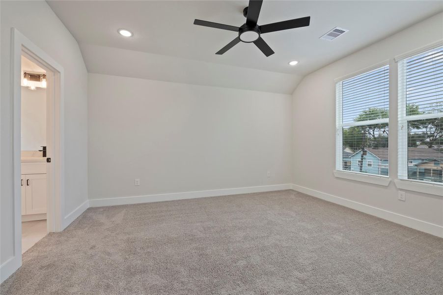 Spacious, unfurnished interior of a new home in , Houston (Image 28).