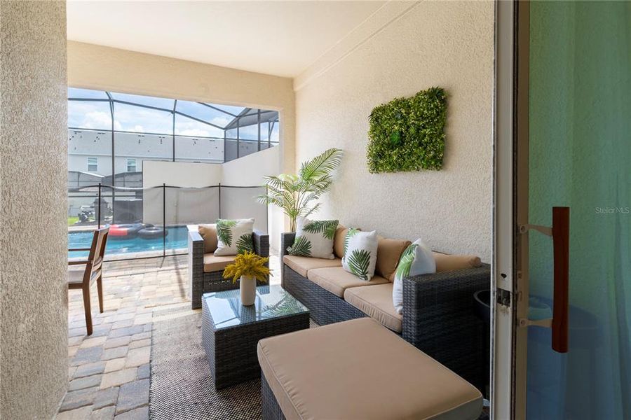 Exterior details and patio area of a home in , Kissimmee (Image 3).