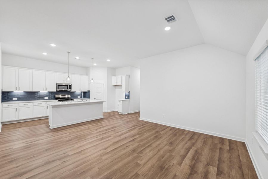Spacious, unfurnished interior of a new home in Moran Ranch, Willis (Image 8).