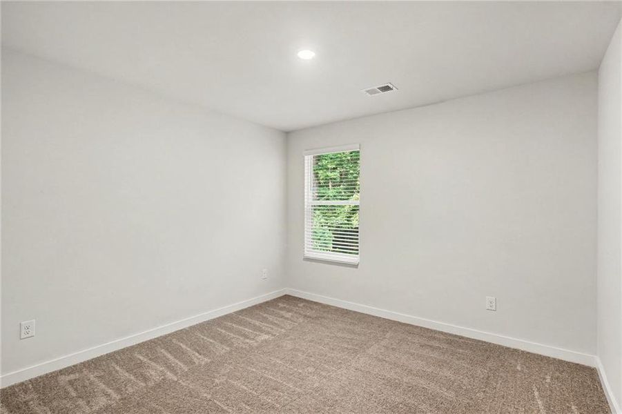 Spacious, unfurnished interior of a new home in Campground Crossing, McDonough (Image 25).