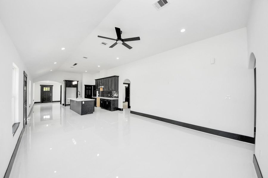 Spacious, unfurnished interior of a new home in , Splendora (Image 23).