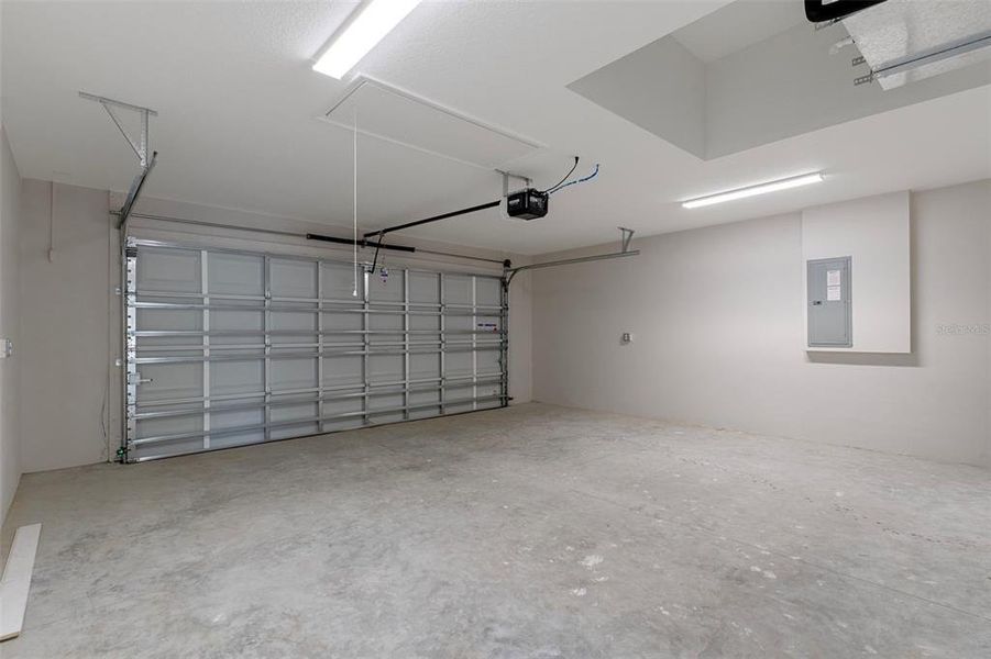 Spacious, unfurnished interior of a new home in , Dunnellon (Image 22).