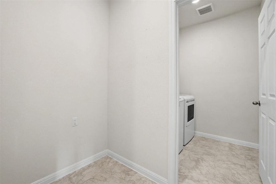 Spacious, unfurnished interior of a new home in , Kyle (Image 29).