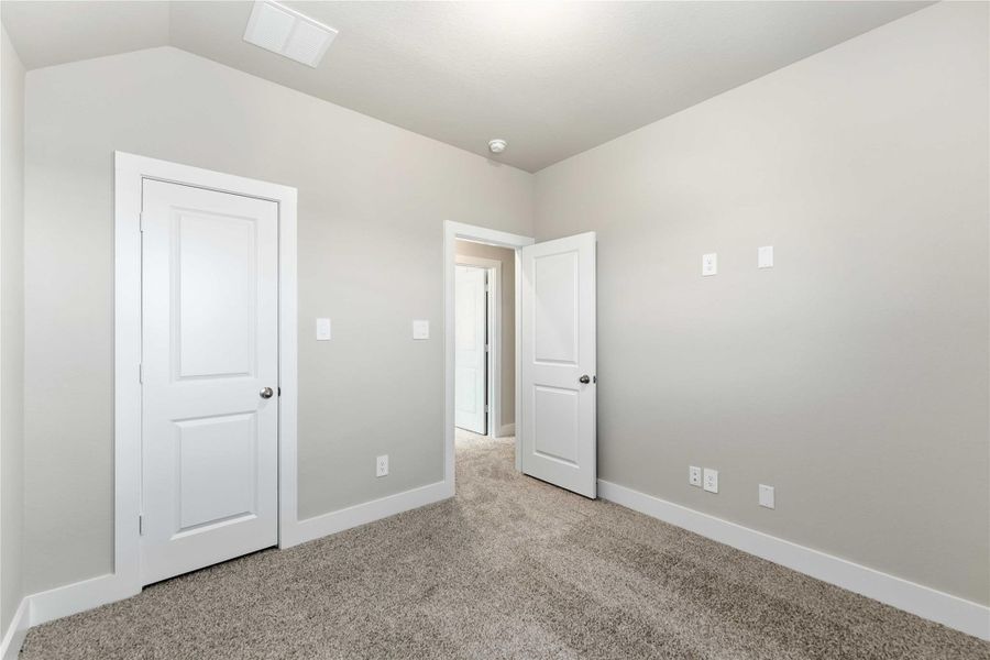 Spacious, unfurnished interior of a new home in Laurel Landing, Alvin (Image 16).