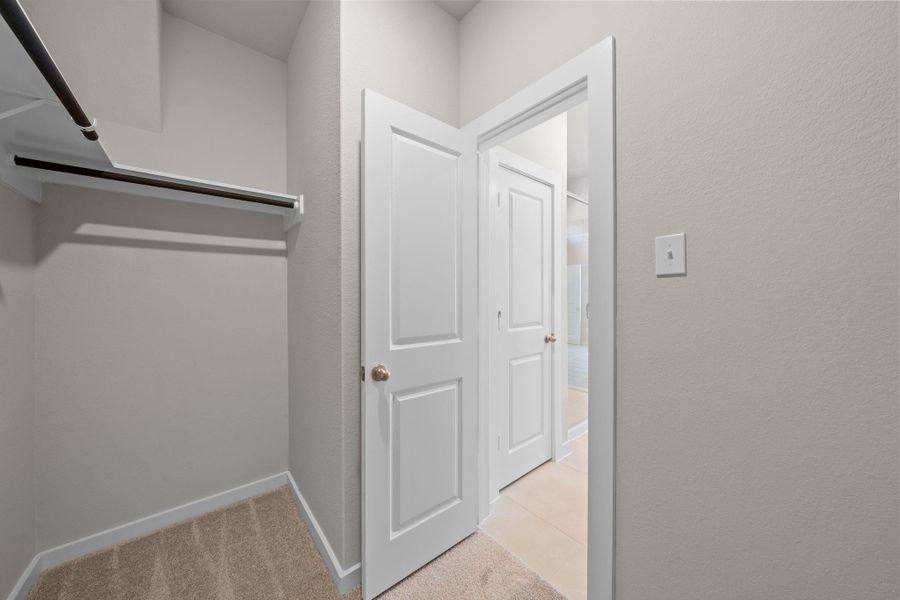 Spacious, unfurnished interior of a new home in Laurel Landing 40', Alvin (Image 12).