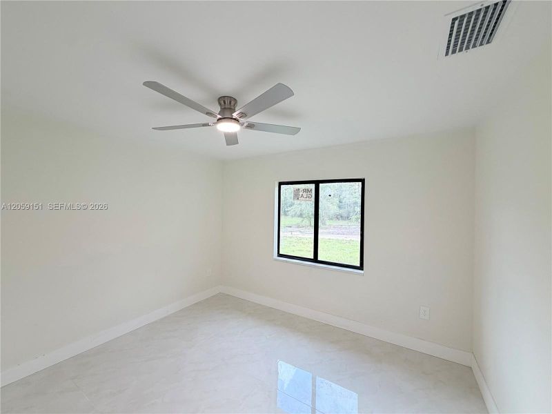 Spacious, unfurnished interior of a new home in , Lehigh Acres (Image 34).