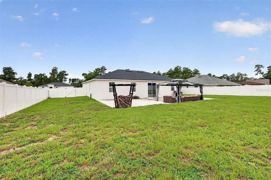 Exterior details and patio area of a home in Ocala, Ocala (Image 3).