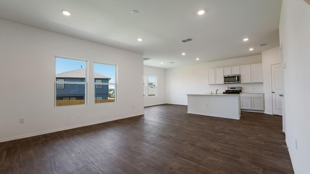 Spacious, unfurnished interior of a new home in Durango, Mustang Ridge (Image 20).