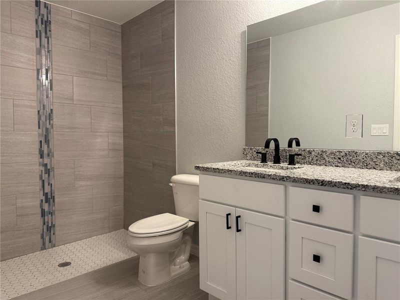 Furnished interior view inside a new home in , Dunnellon (Image 5).