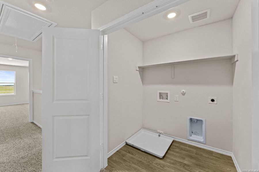Spacious, unfurnished interior of a new home in Swenson Heights, Seguin (Image 19).
