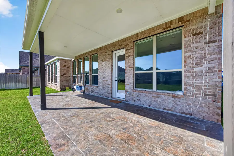 Exterior details and patio area of a home in , Katy (Image 4).