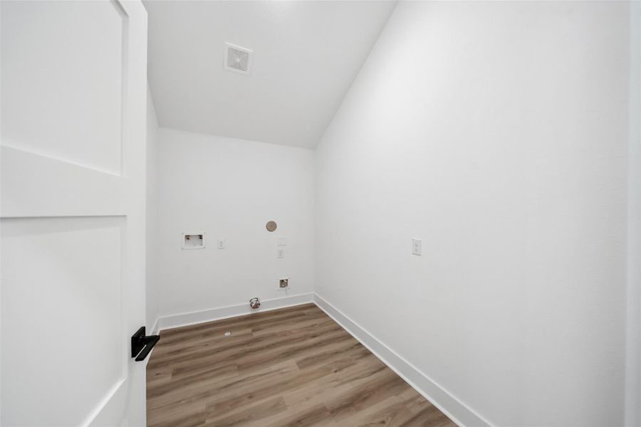 Spacious, unfurnished interior of a new home in , Montgomery (Image 25).