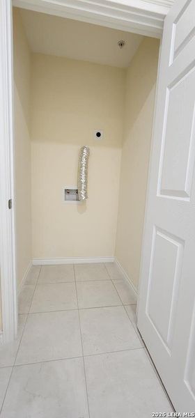 Spacious, unfurnished interior of a new home in , Eagle Pass (Image 10).