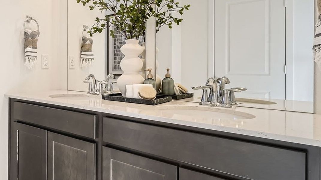 073125 1868 Alto Owners Bath F3