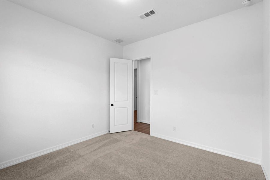 Spacious, unfurnished interior of a new home in Sunterra Lakes, Brookshire (Image 28).