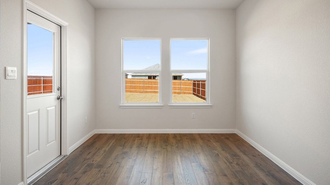 Spacious, unfurnished interior of a new home in Thunder Rock, Marble Falls (Image 16).