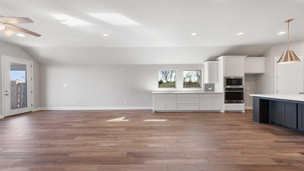 Spacious, unfurnished interior of a new home in Devonshire - Reserve 50', Forney (Image 14). Spacious, unfurnished interior of a new home in Devonshire - Reserve 50', Forney (Image 14).