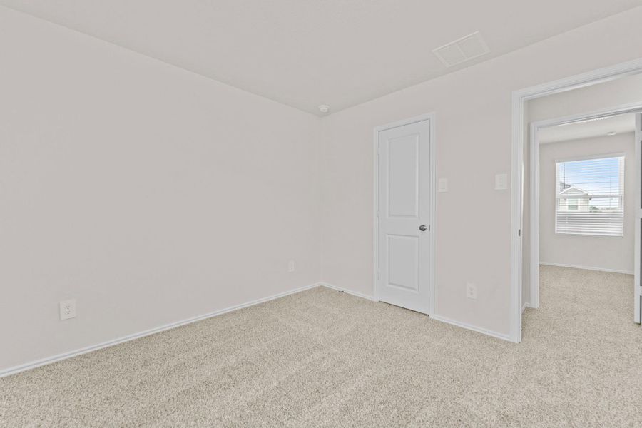 Spacious, unfurnished interior of a new home in , Maxwell (Image 17).