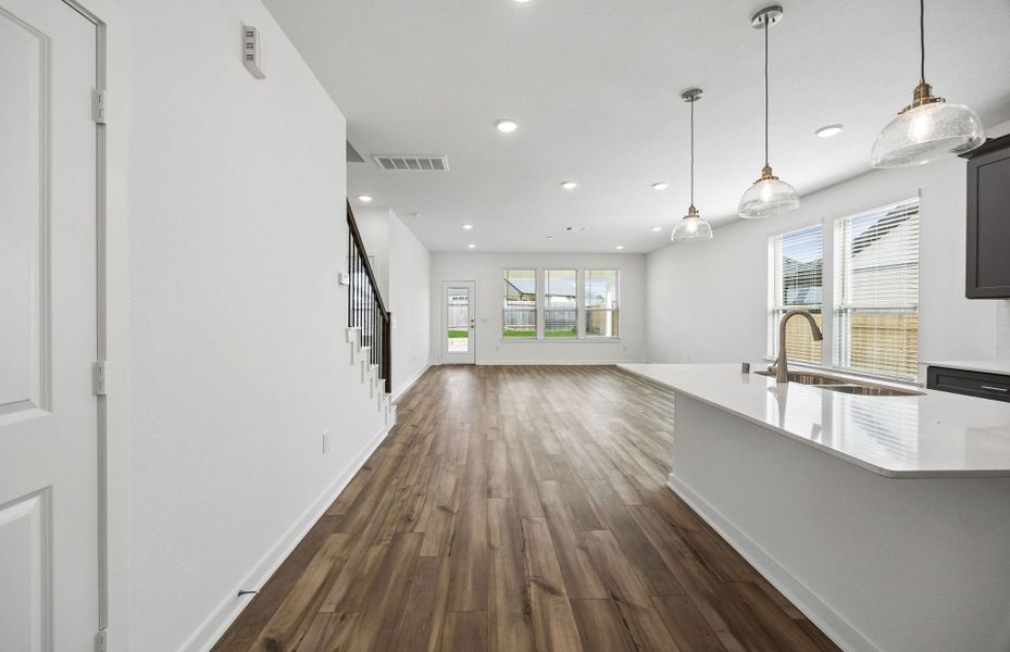 Spacious, unfurnished interior of a new home in Ellerden, Tomball (Image 19).
