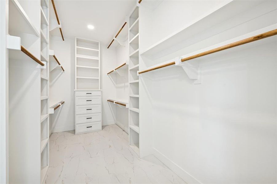 Spacious, unfurnished interior of a new home in , Roanoke (Image 24).