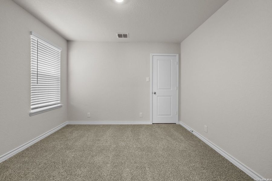 Spacious, unfurnished interior of a new home in Stonehill, San Antonio (Image 15).