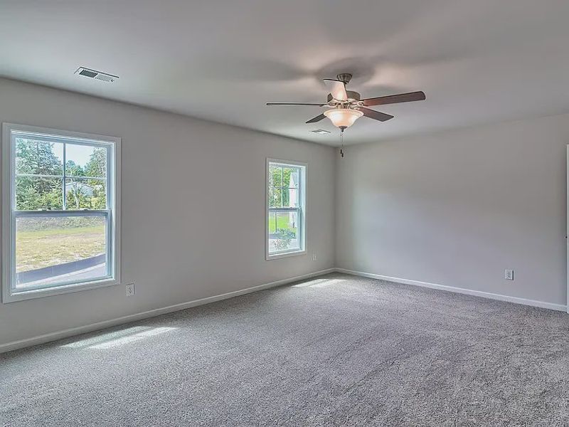 Spacious, unfurnished interior of a new home in Emanuel Creek, West Columbia (Image 10).