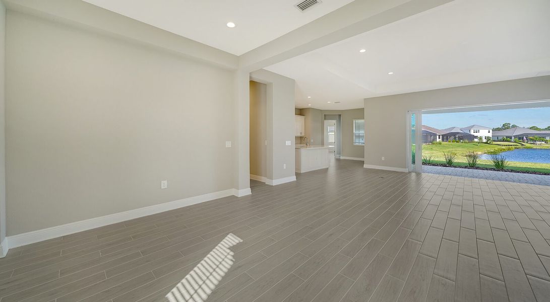 Spacious, unfurnished interior of a new home in Grand Palm, Venice (Image 14).