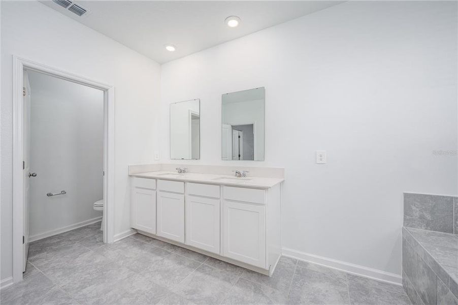 Furnished interior view inside a new home in , Davenport (Image 7).