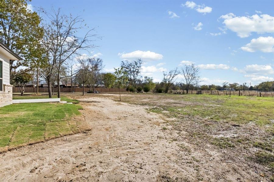 Exterior details and patio area of a home in , Quinlan (Image 4).