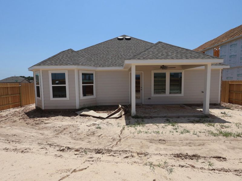 Exterior details and patio area of a home in Hallimore Ranch, Rosenberg (Image 3).