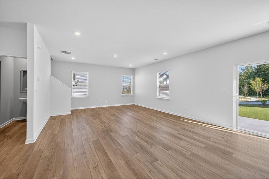 Spacious, unfurnished interior of a new home in Buice Lake, Acworth (Image 30).