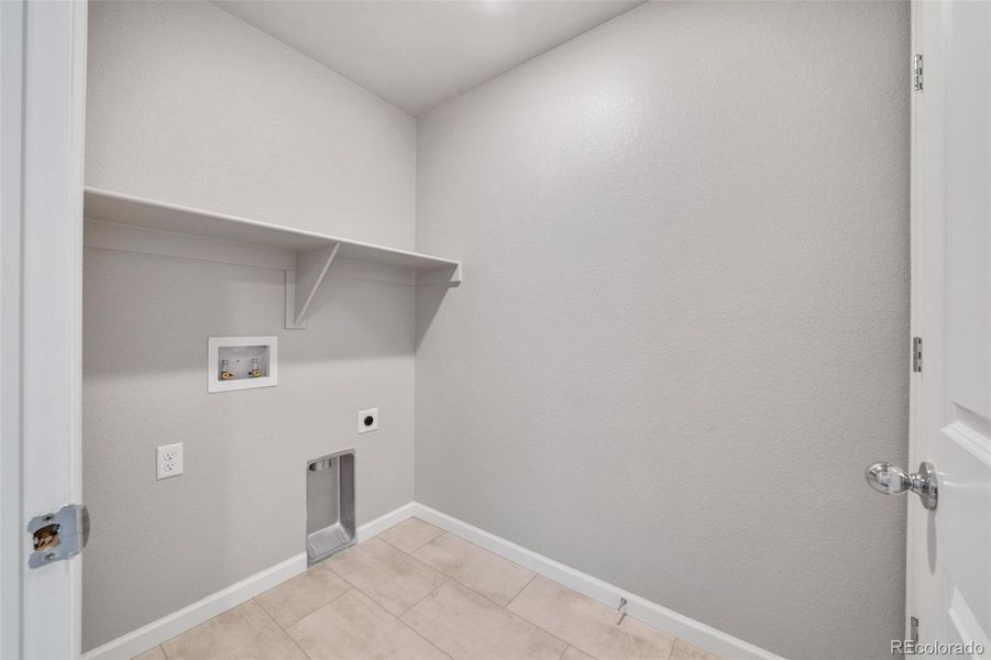 Spacious, unfurnished interior of a new home in Pintail Commons at Johnstown Village, Johnstown (Image 36).