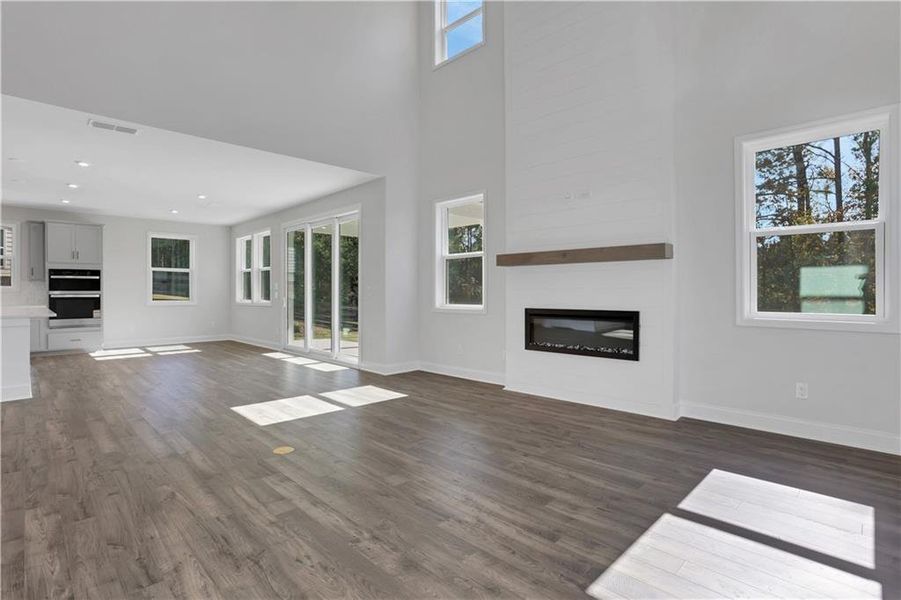 Spacious, unfurnished interior of a new home in Hillside Manor, Powder Springs (Image 27).