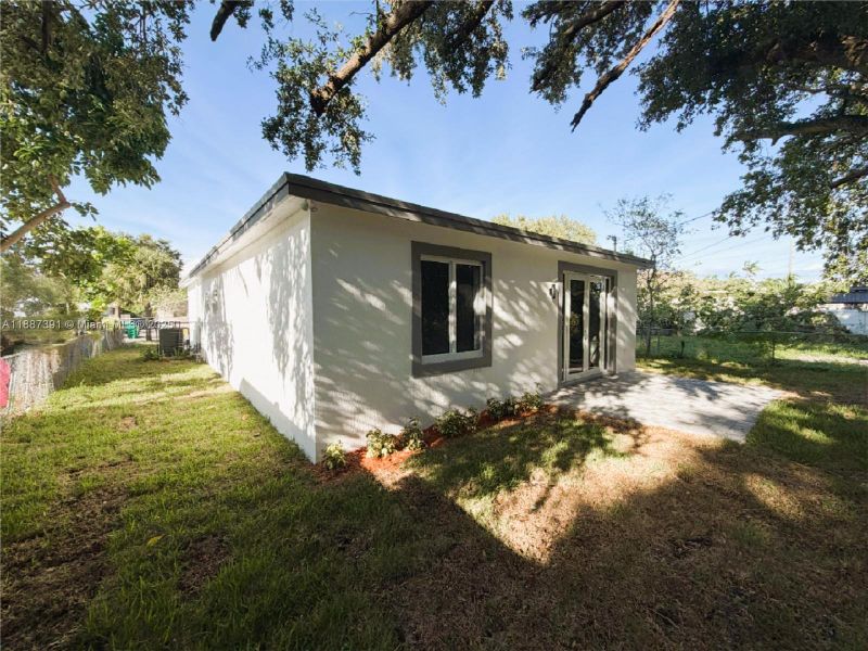 Exterior details and patio area of a home in , Dania Beach (Image 24). Exterior details and patio area of a home in , Dania Beach (Image 24).