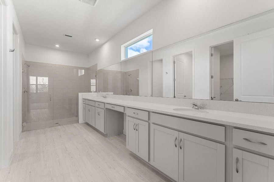 US_SEF_Clarion_Lot 390_Owners Bath