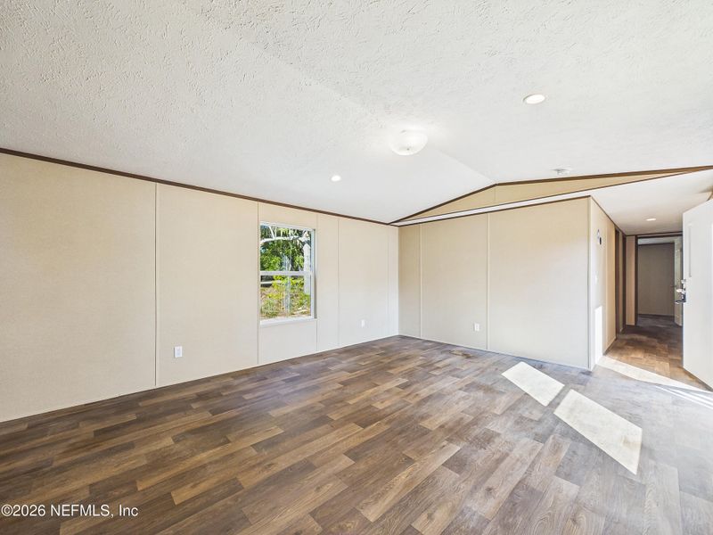 Spacious, unfurnished interior of a new home in , Hawthorne (Image 22).