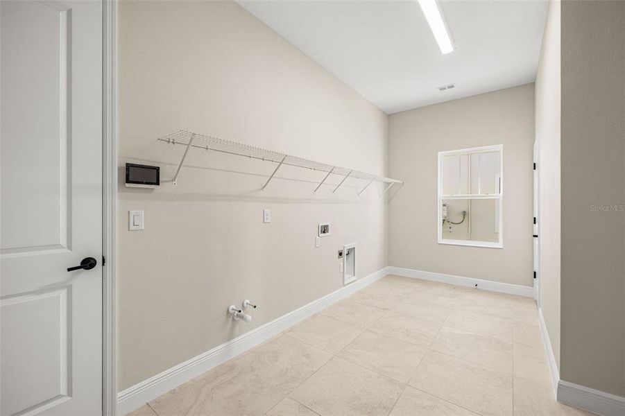 Spacious, unfurnished interior of a new home in , Zephyrhills (Image 15).
