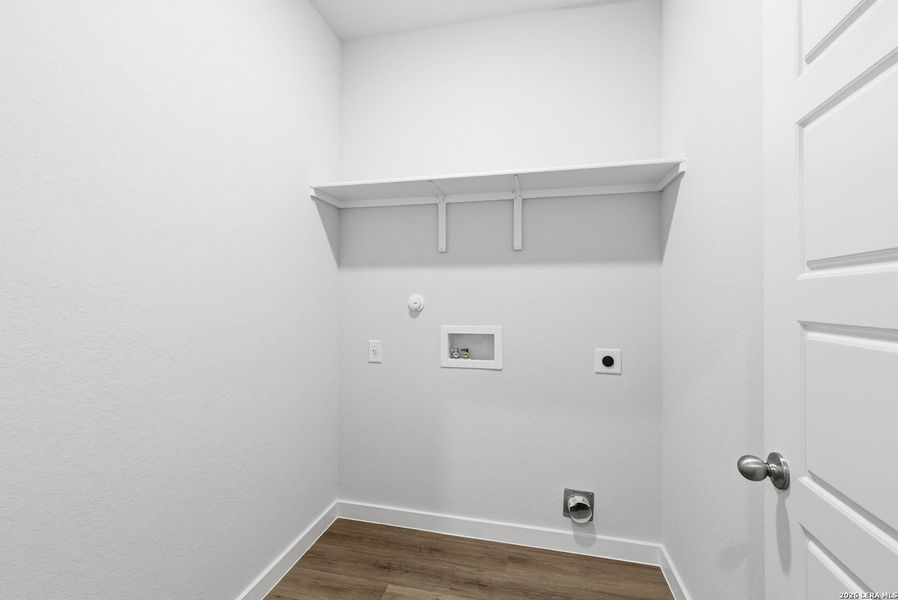 Spacious, unfurnished interior of a new home in Highland Ridge, San Antonio (Image 21).