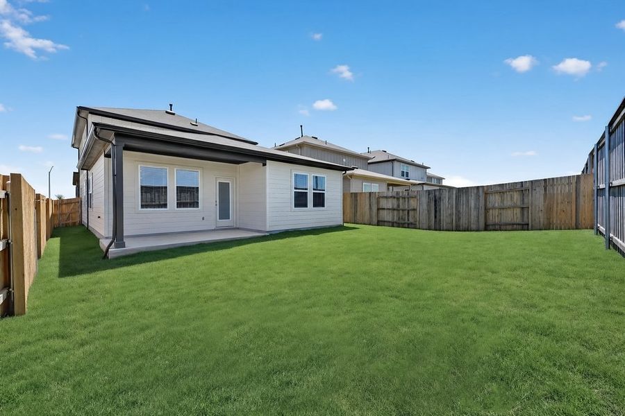 Exterior details and patio area of a home in Sunfield, Buda (Image 27).
