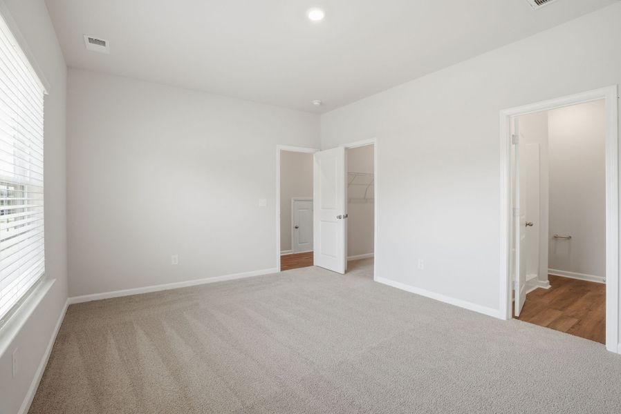 Spacious, unfurnished interior of a new home in Towns at Lake Greenwood, Greenwood (Image 23).