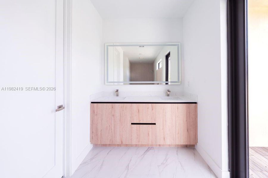 Image 52 of a home in .