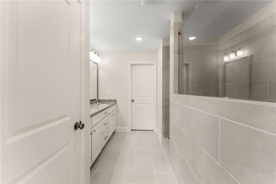 Furnished interior view inside a new home in , Dawsonville (Image 9).