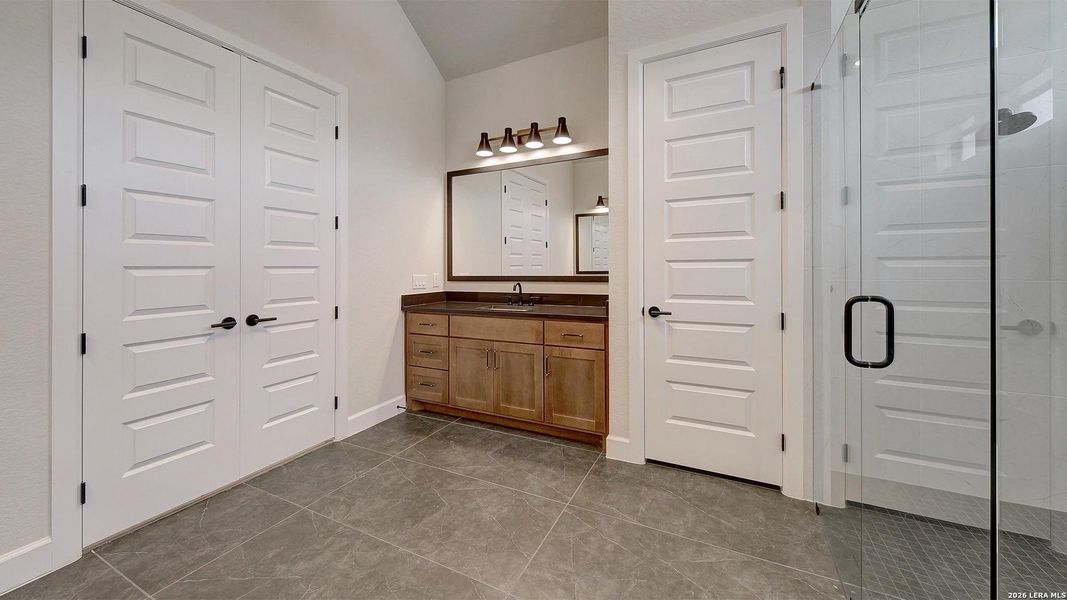 Furnished interior view inside a new home in George's Ranch, Boerne (Image 8).