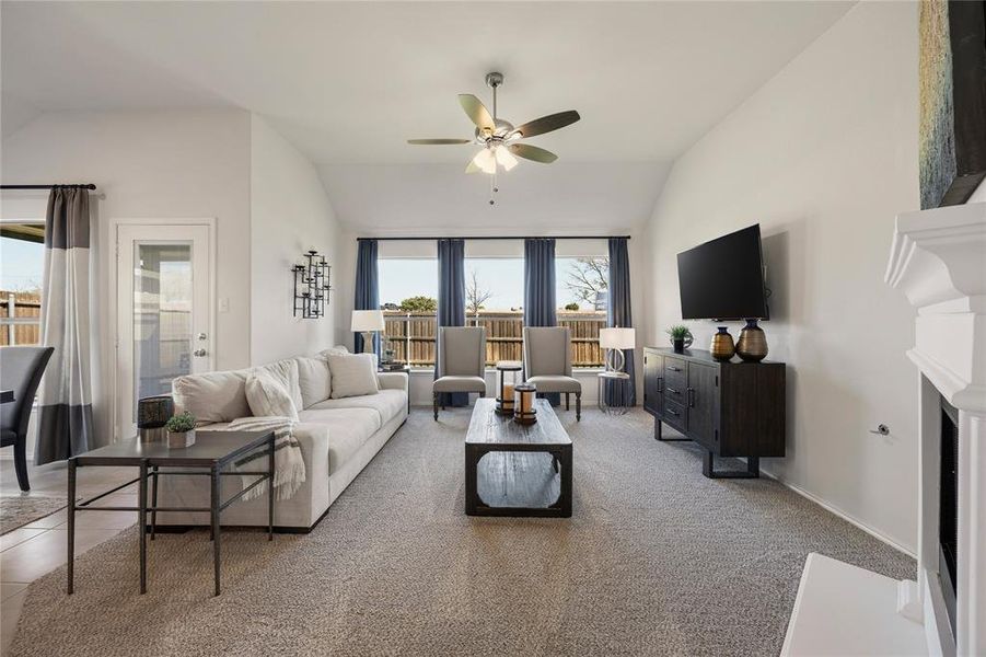 11.Chisholm Hills-Model-Concept 1912-Family Room3-Risewell Homes
