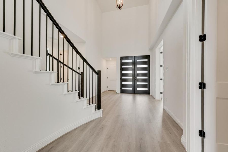 Spacious, unfurnished interior of a new home in Dominion of Pleasant Valley, Wylie (Image 24).